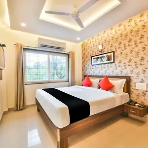 Hotel Golden Feather